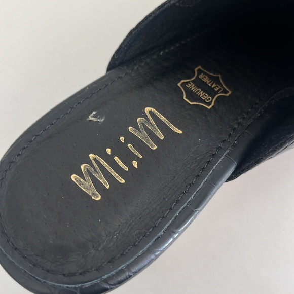 Black slipon shoe with higher heel - Picture 3 of 7